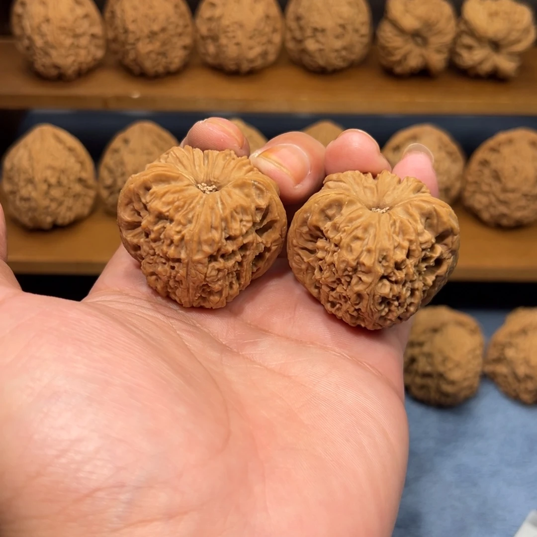 文玩核桃把件41拉丝大凹底南疆石