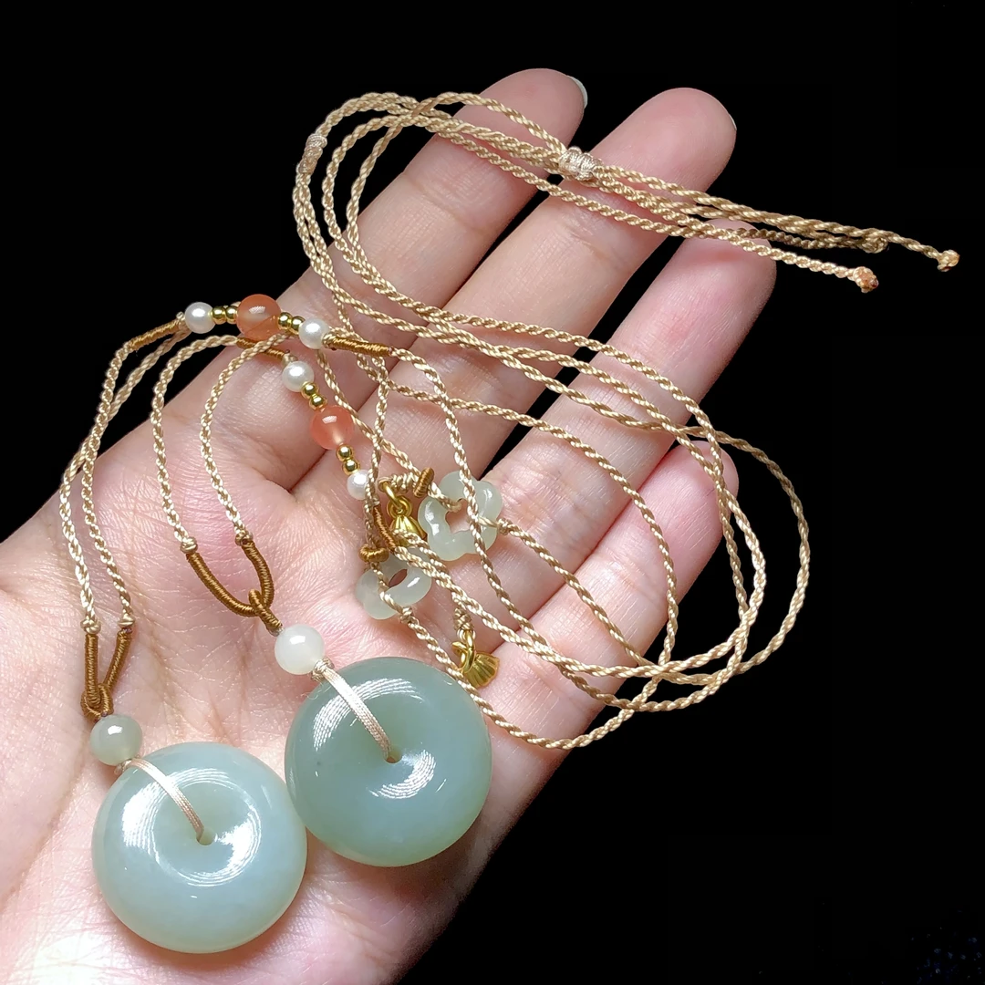 【云上好物】和田玉吊坠-多样性发其一-24.5x9.5mm-DS59667-30（JG）