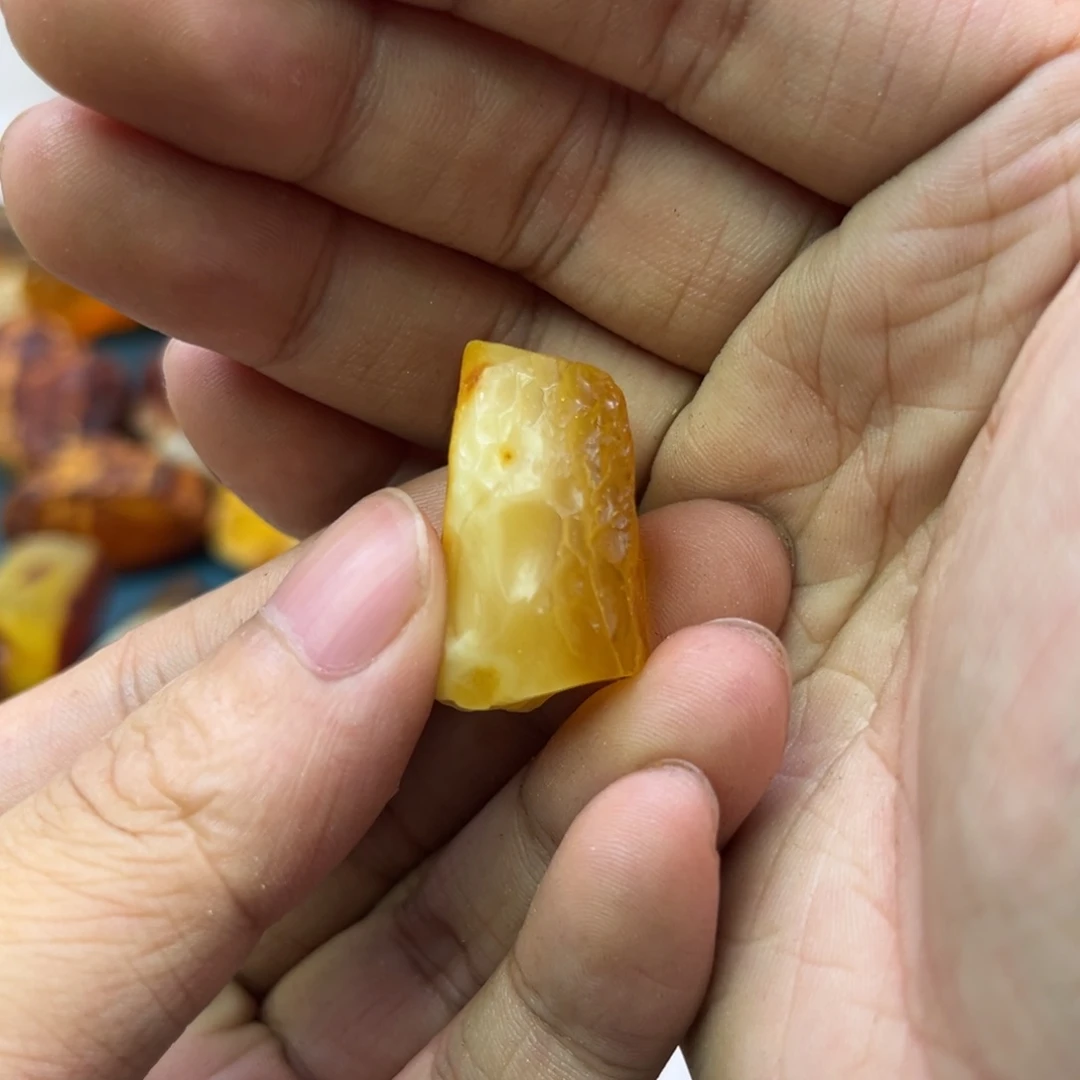 晚***睡未镶嵌定制琥珀蜜蜡原石不退不换