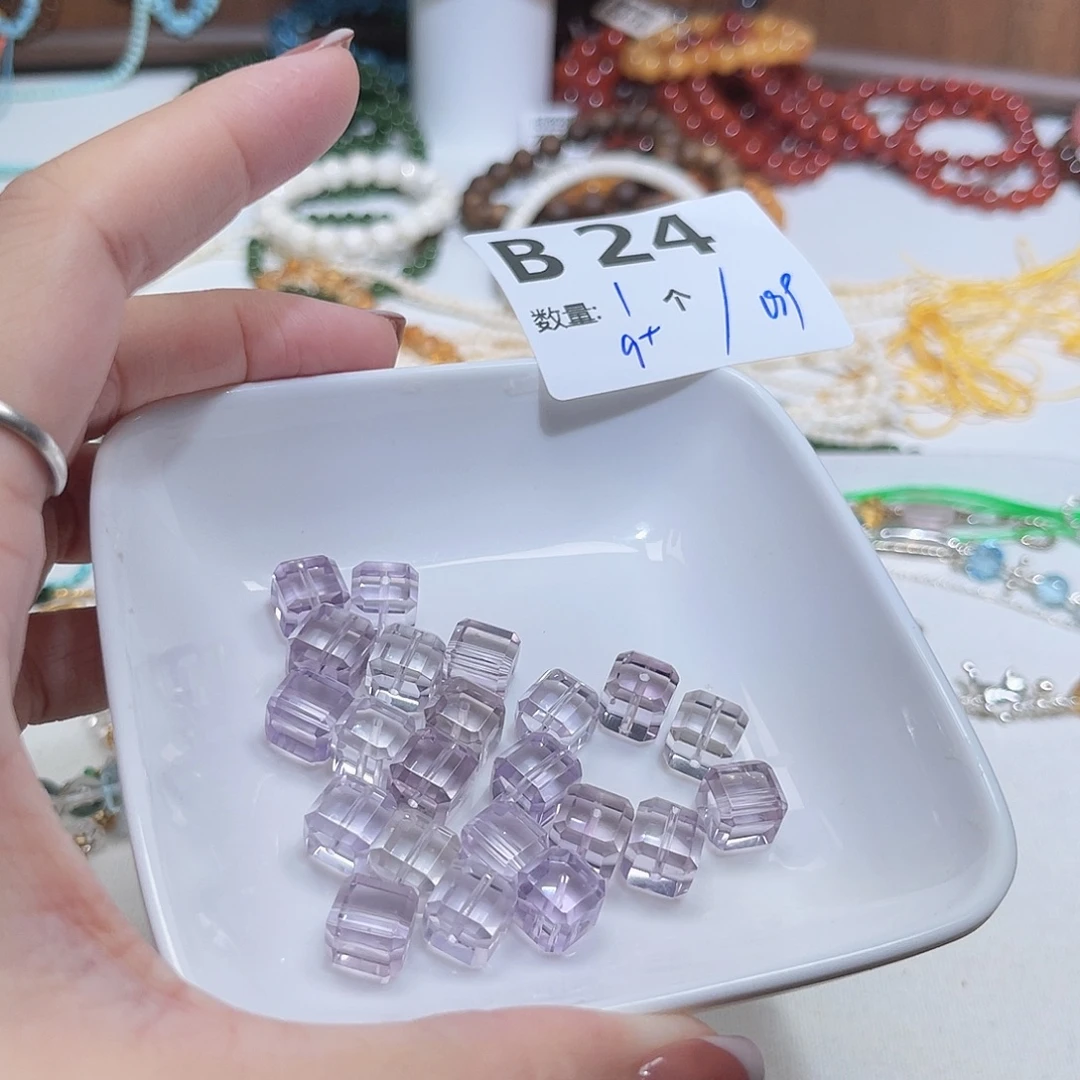 未镶嵌珠宝半成品水晶B24。