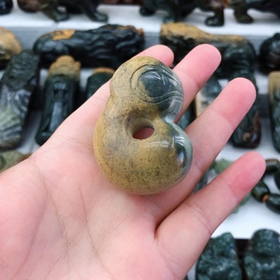 未镶嵌岫岩河磨玉（透闪石质玉）把件