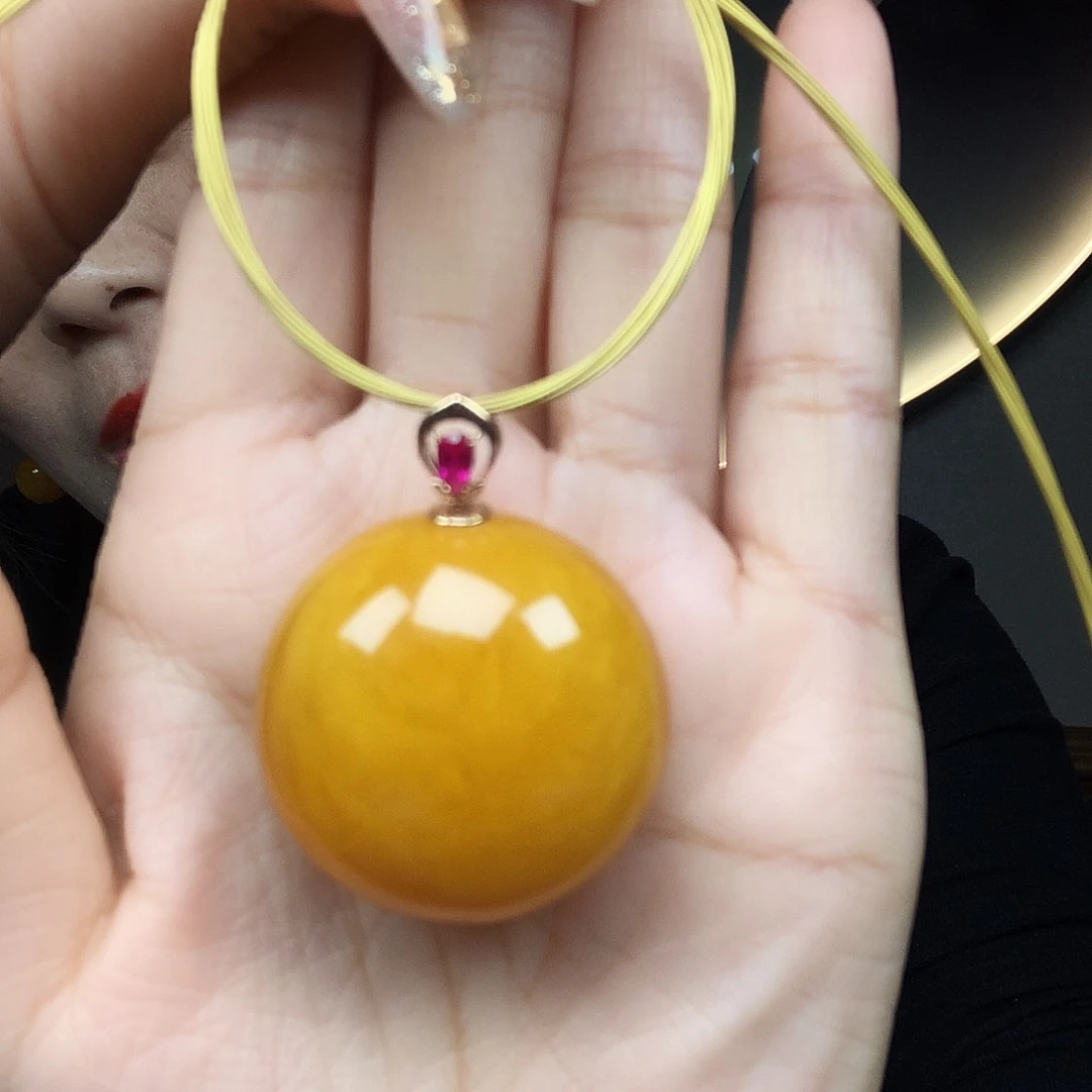 蜜蜡颈饰18K金镶嵌吊坠