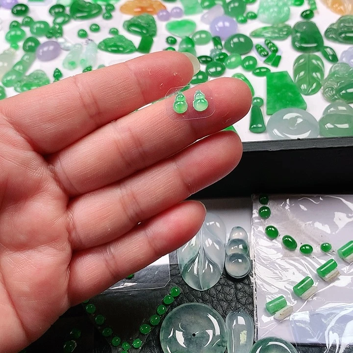 翡翠颈饰未镶嵌翡翠