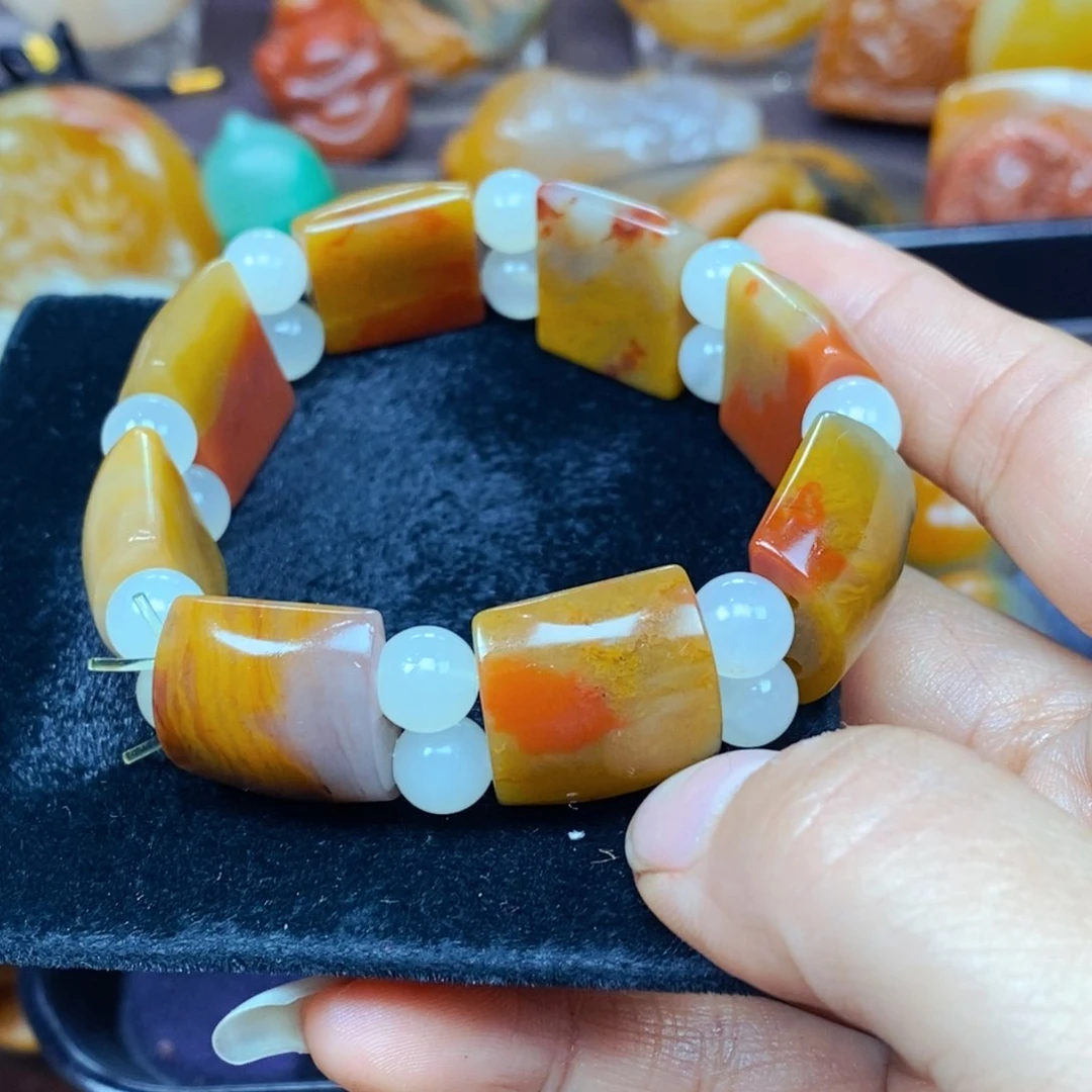 石英质玉（黄龙玉）未镶嵌颈饰