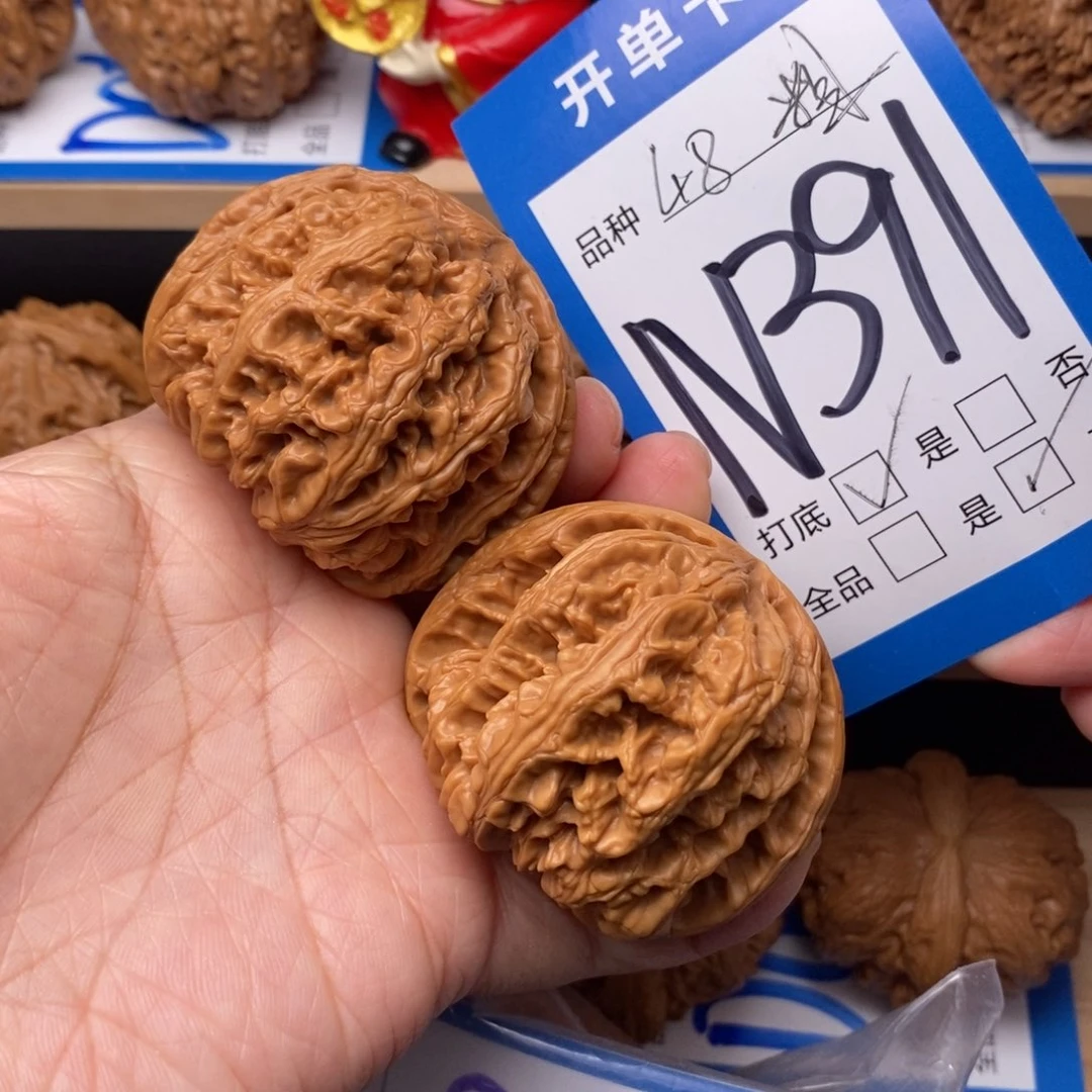 文玩核桃吊坠?**利粗筋核桃