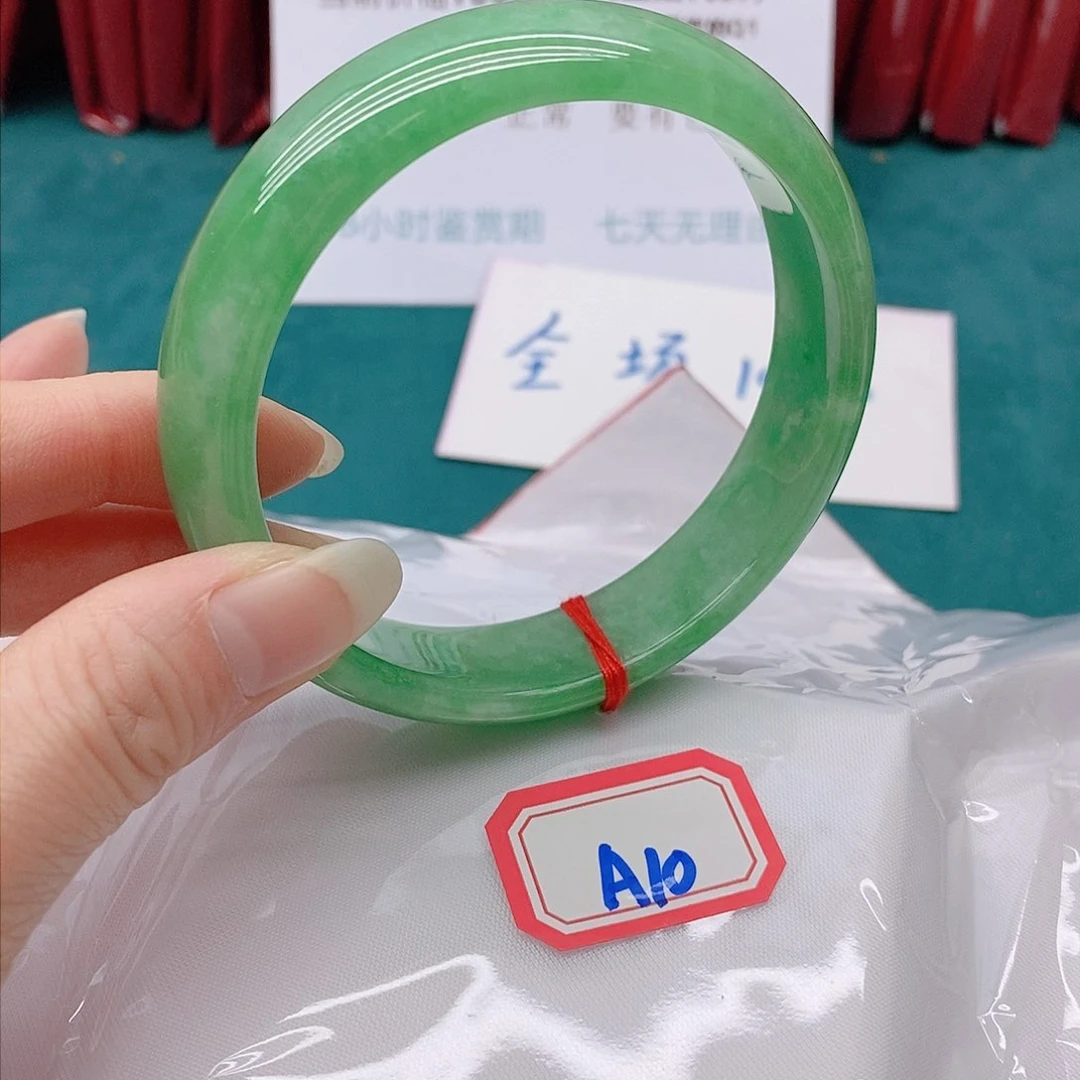 翡翠手镯未镶嵌破****夜A1000000