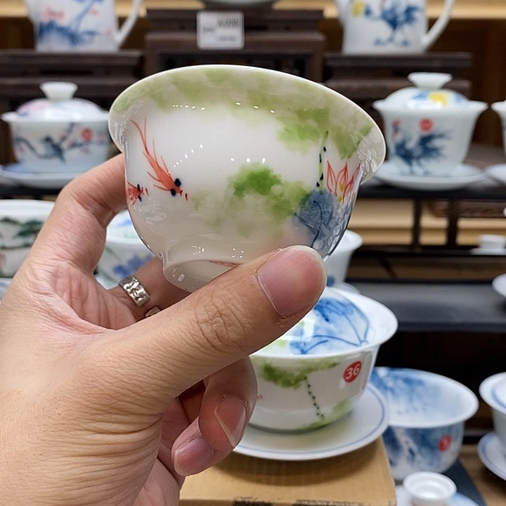 手绘五彩荷花压手杯85cc釉下彩微瑕福利款