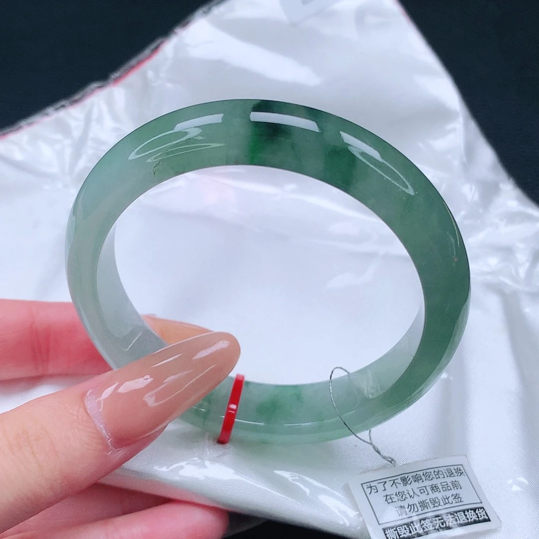 翡翠手镯未镶嵌52圈