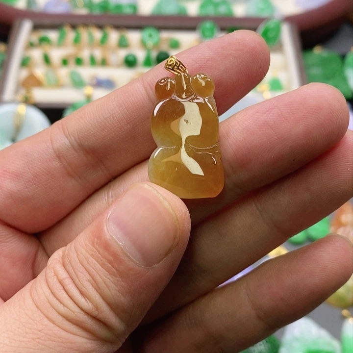 翡翠未镶嵌颈饰吊坠