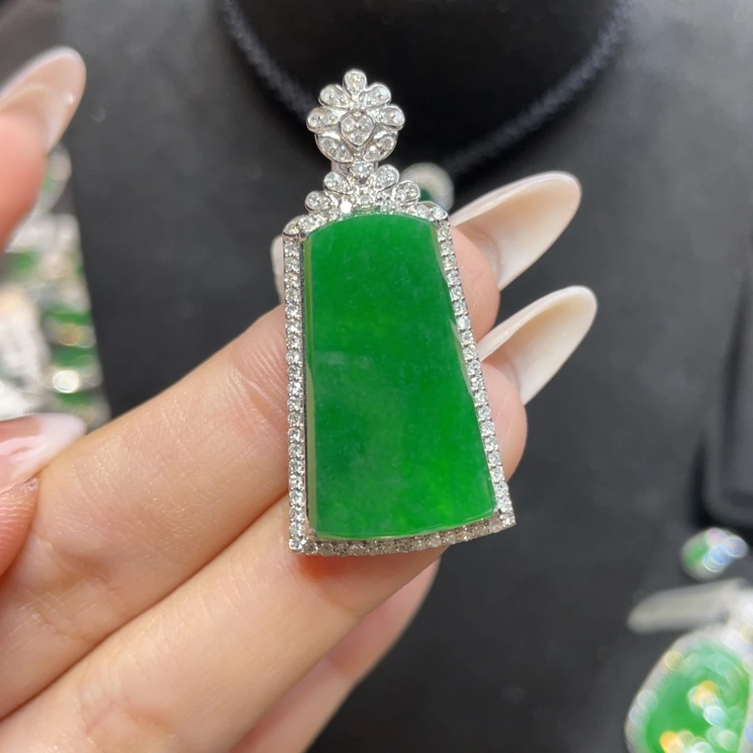 翡翠18K金镶嵌颈饰天然缅甸翡翠a货