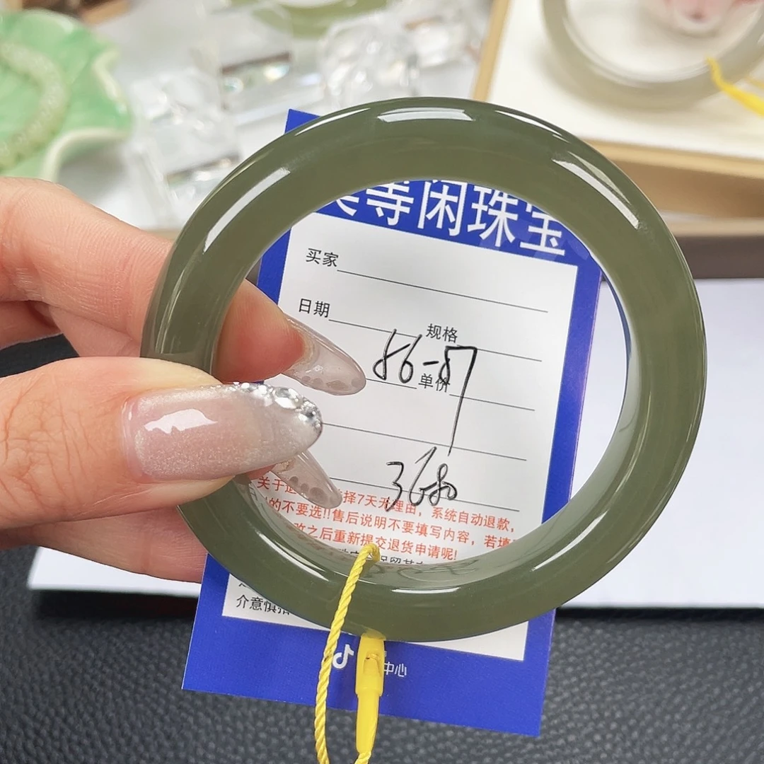 和田玉未镶嵌手镯