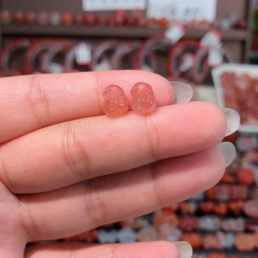 南红玛瑙未镶嵌颈饰爱心兔一对