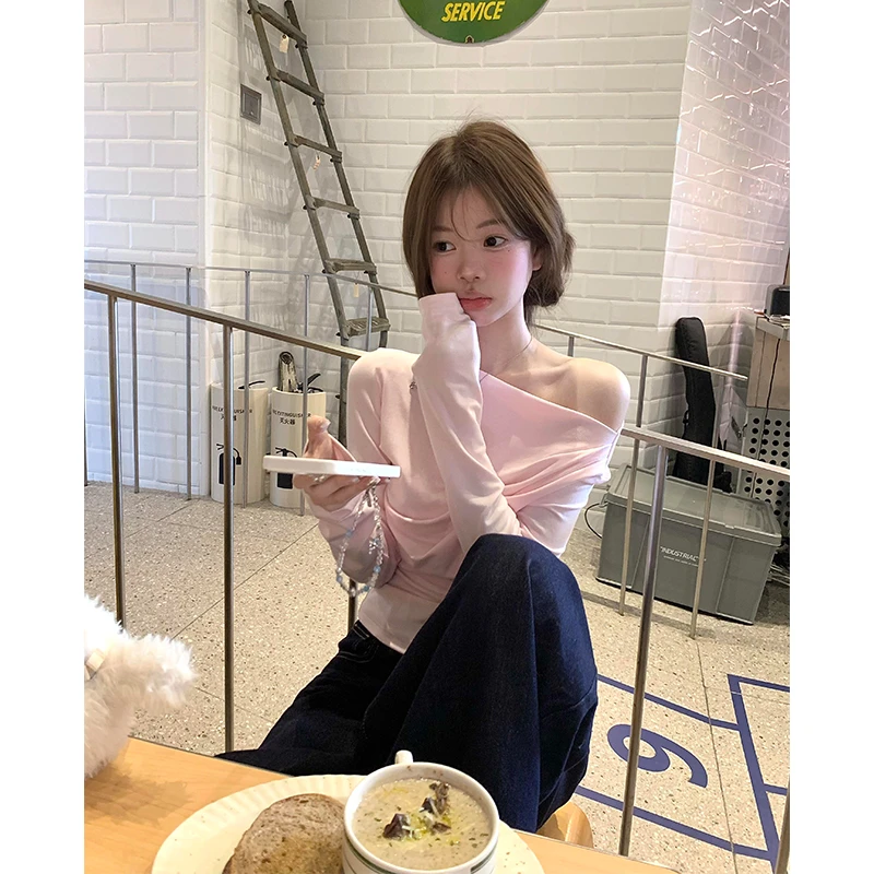 parkyeon早秋穿搭设计感粉色斜肩T恤上衣女高腰显瘦牛仔裤套装