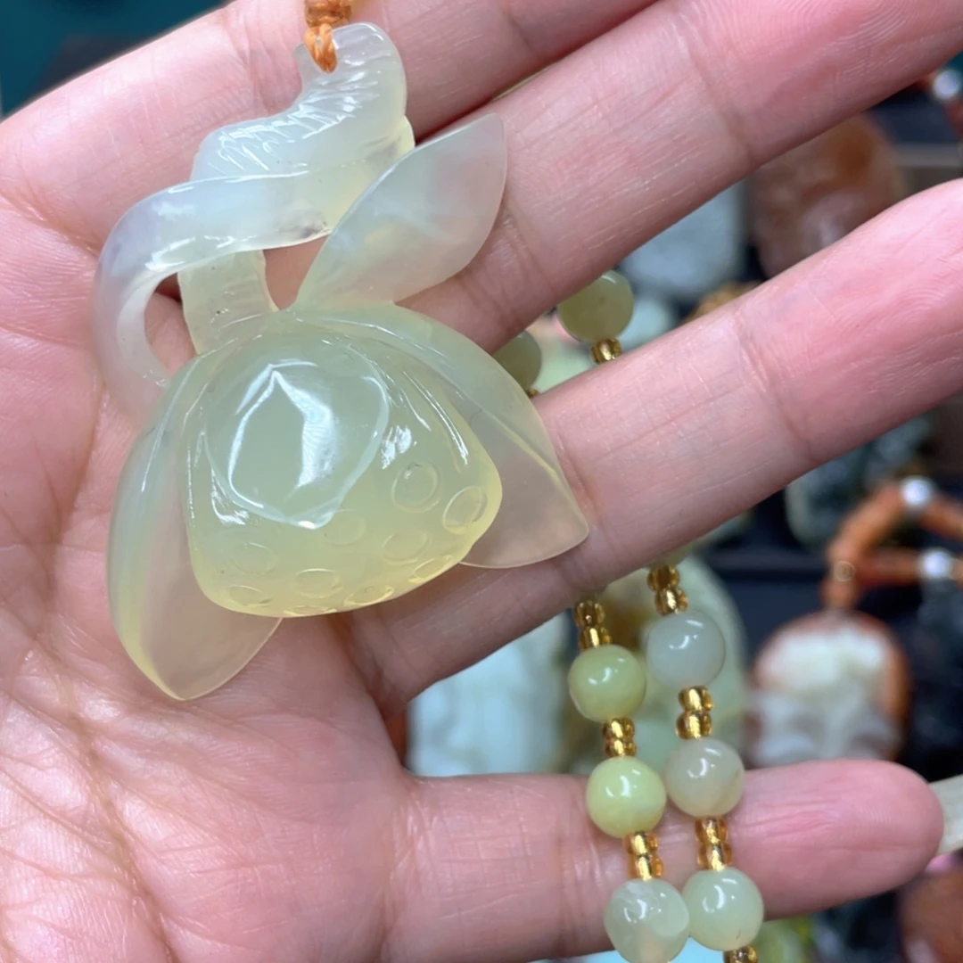 蛇纹石玉颈饰未镶嵌