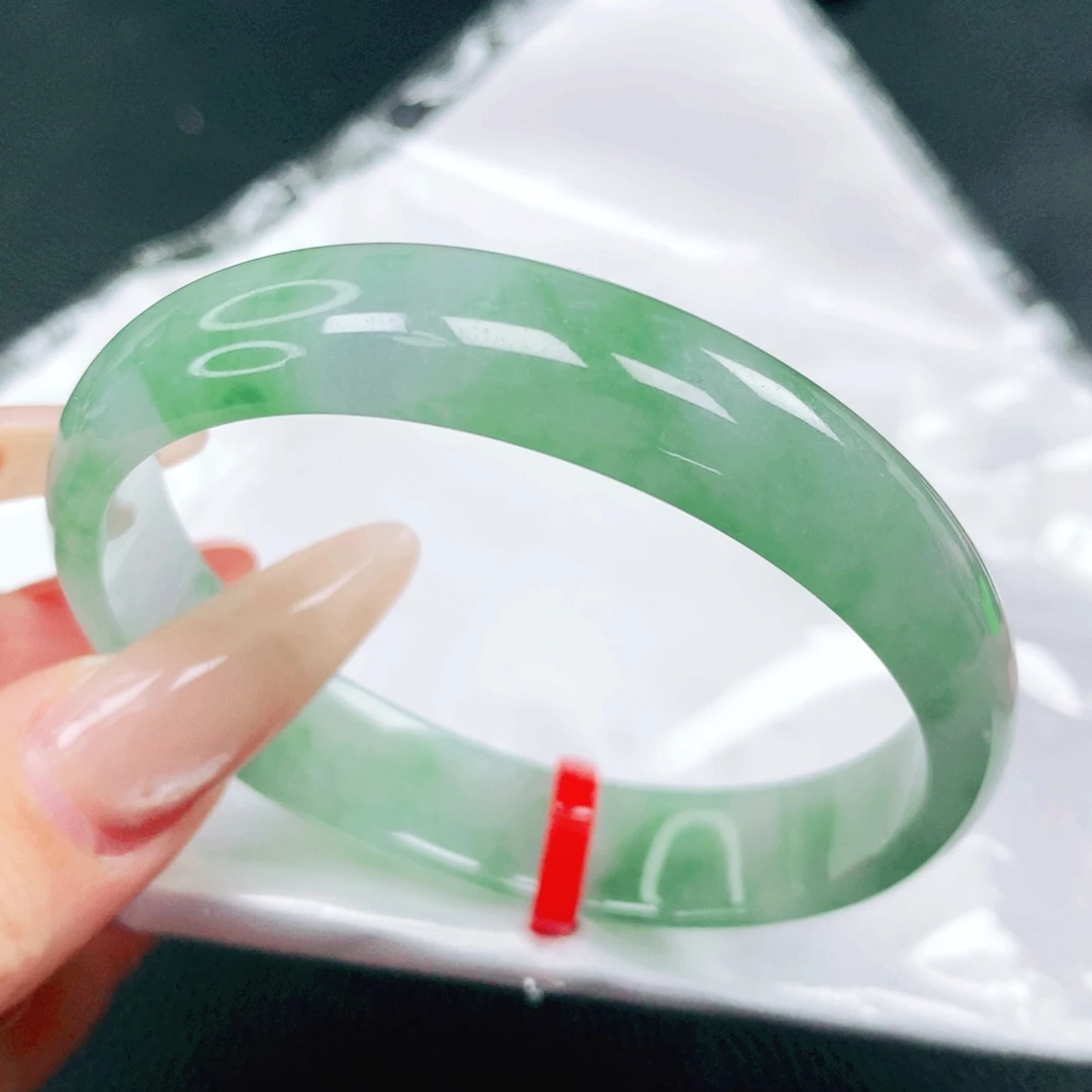 翡翠未镶嵌手镯57贵