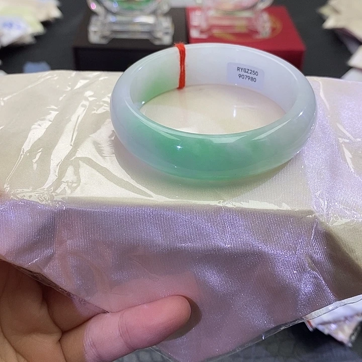 憨***.以闪购为准一物一图