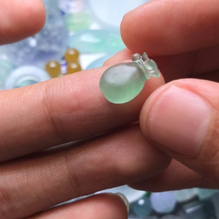 定制翡翠未镶嵌挂件