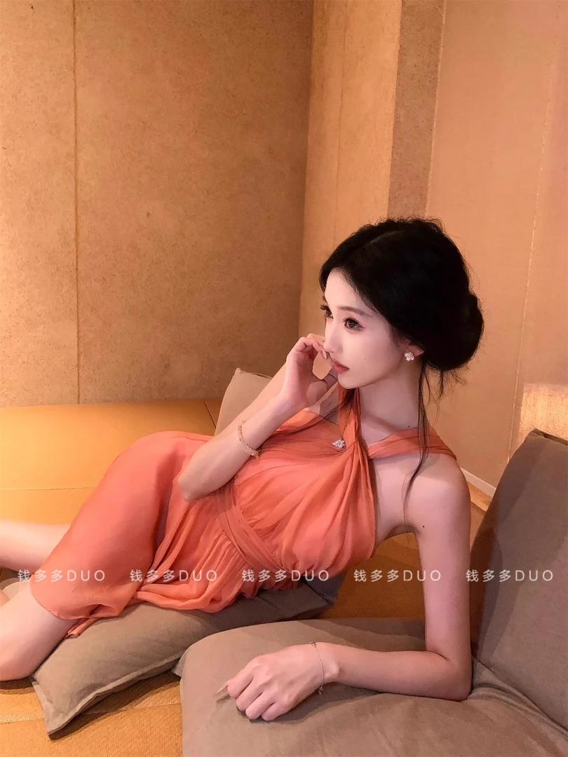 绝美巨好看的小裙子挂脖吊带连衣裙小个子性感露肩不规则雪纺短裙
