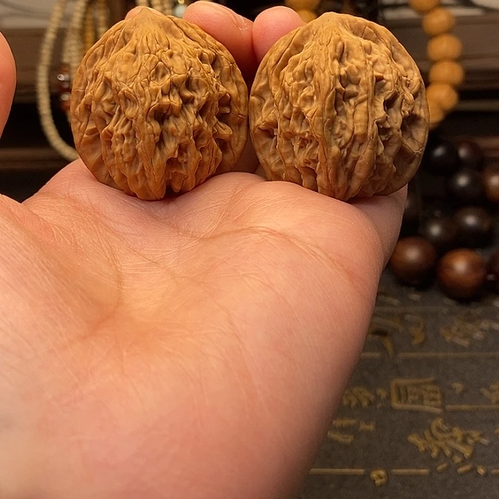 文玩核桃把件麦穗虎头