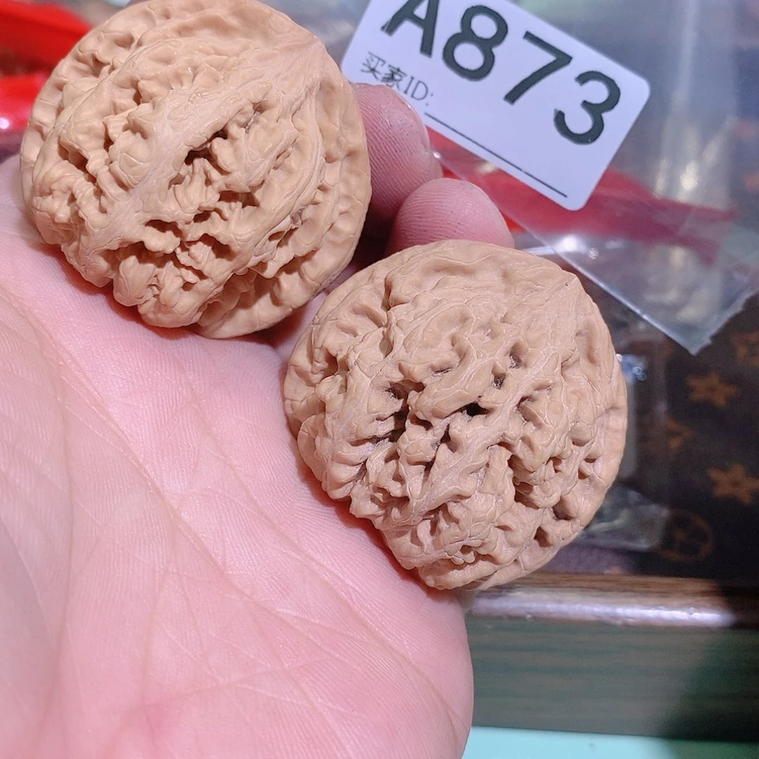 k***z文玩核桃把件粗筋。
