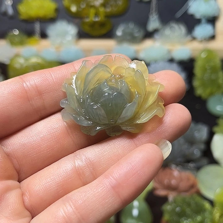 温***5蛇纹石玉未镶嵌颈饰