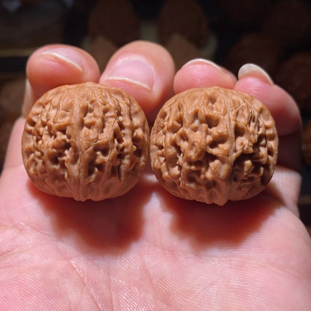 文玩核桃吊坠龙眼