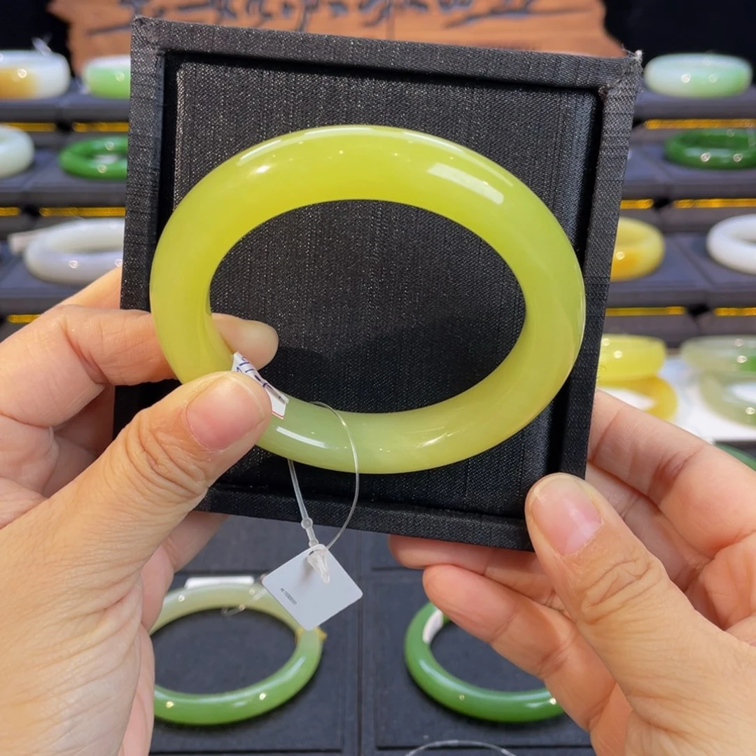 和田玉未镶嵌手镯-冰底鸡油黄58