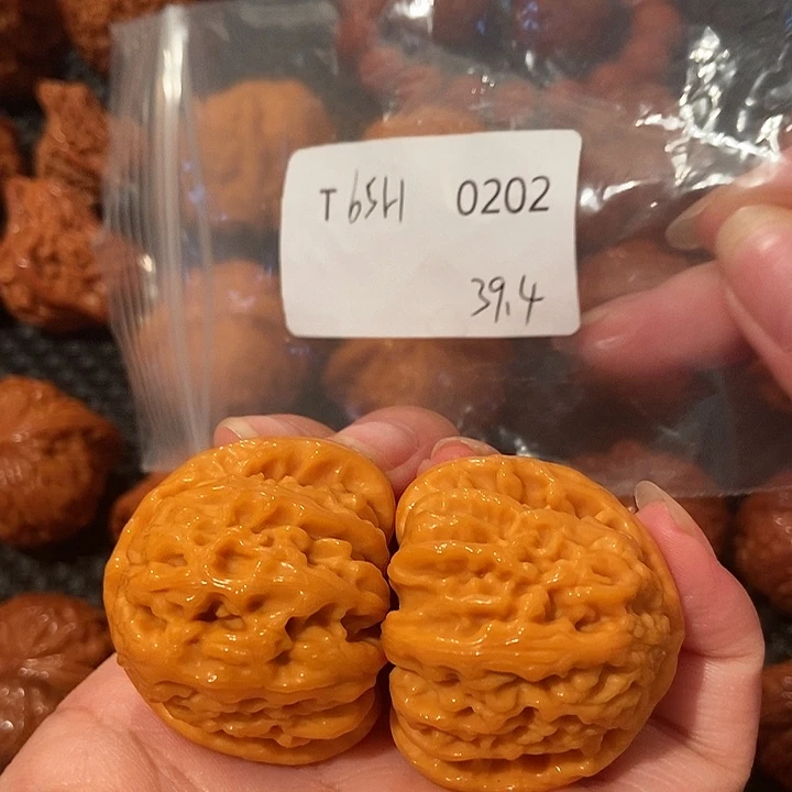 文玩核桃吊坠白狮子39