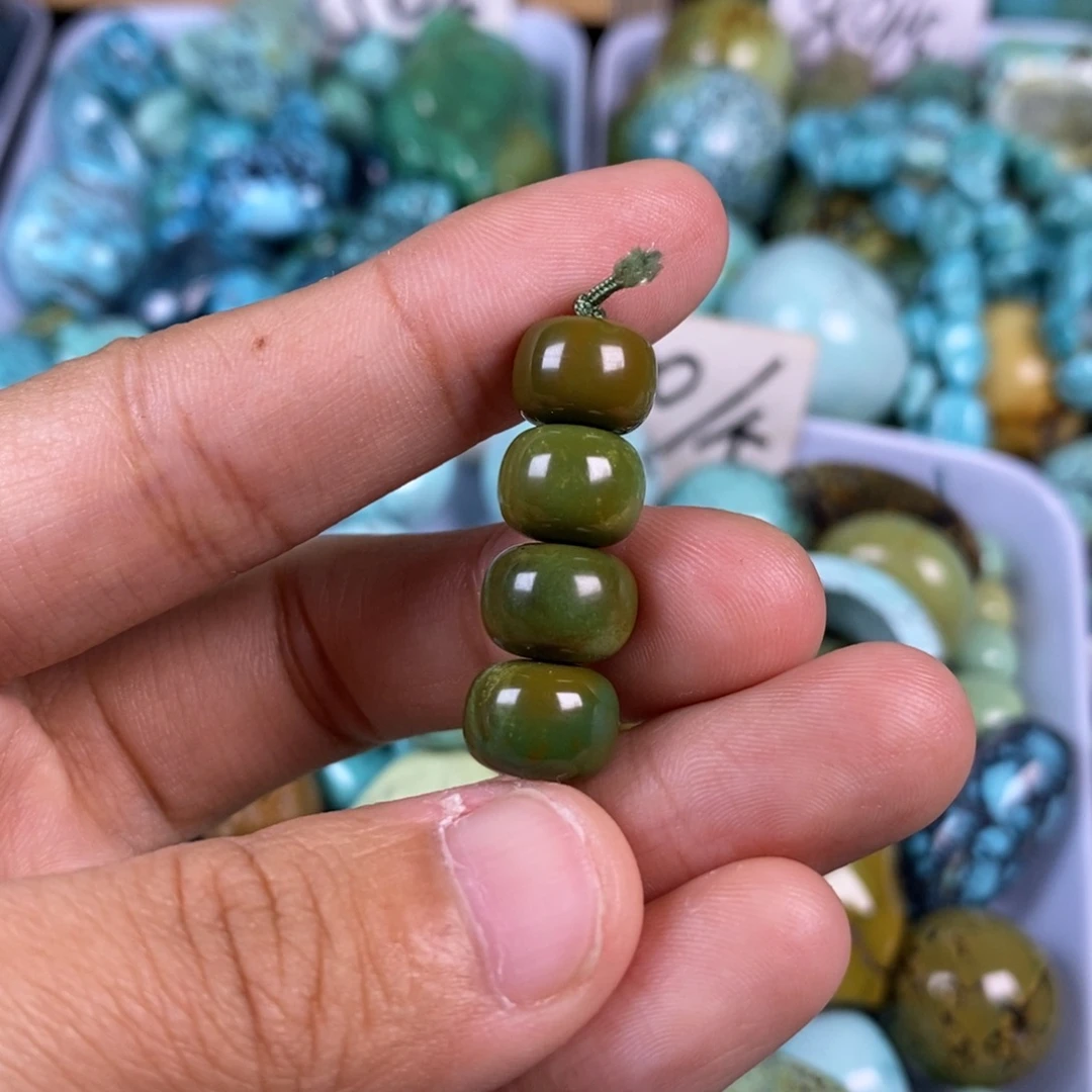 绿松石未镶嵌颈饰