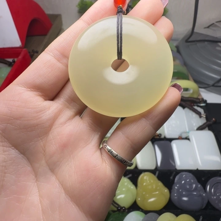 新疆老料蜂蜜水平安扣吊坠