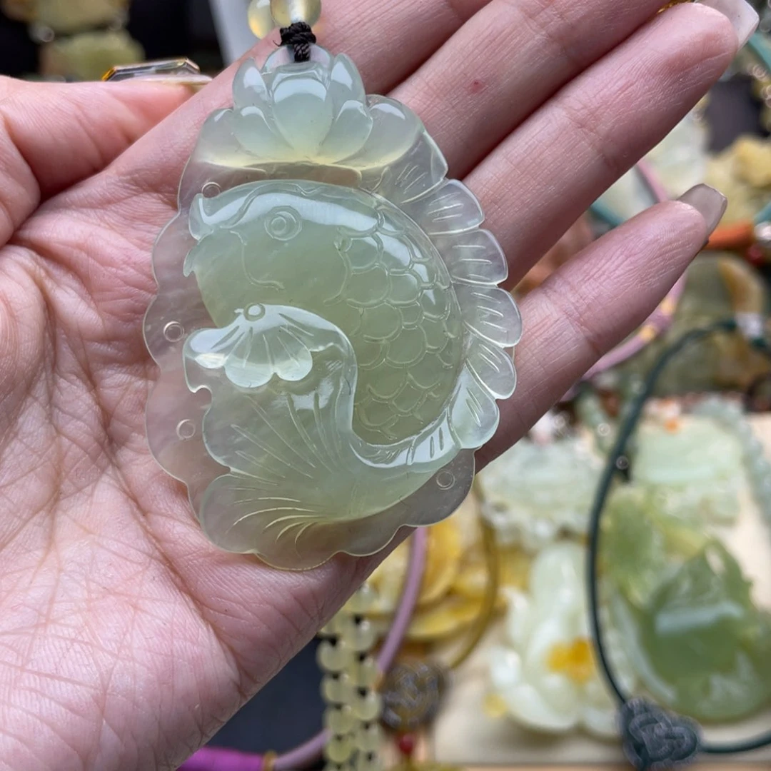 蛇纹石玉颈饰未镶嵌