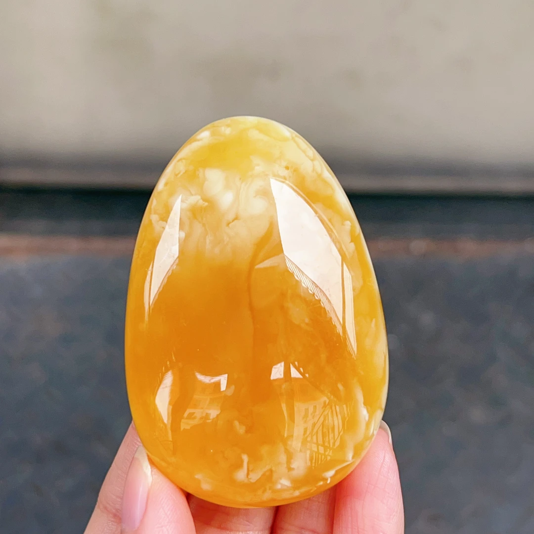 俄料蜜糖红黄白花琥珀蜜蜡水滴吊坠，43.1克，尺寸71.8*48*20mm