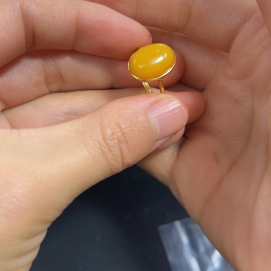 银S925镶嵌蜜蜡戒指b****?