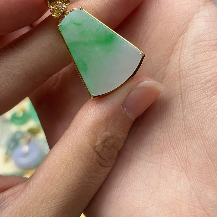 翡翠18K金镶嵌颈饰