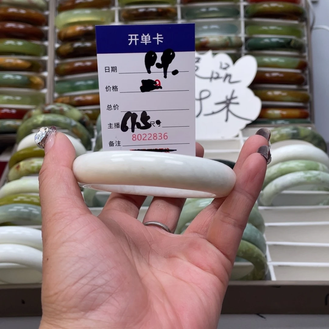 蛇纹石玉手镯未镶嵌雨*