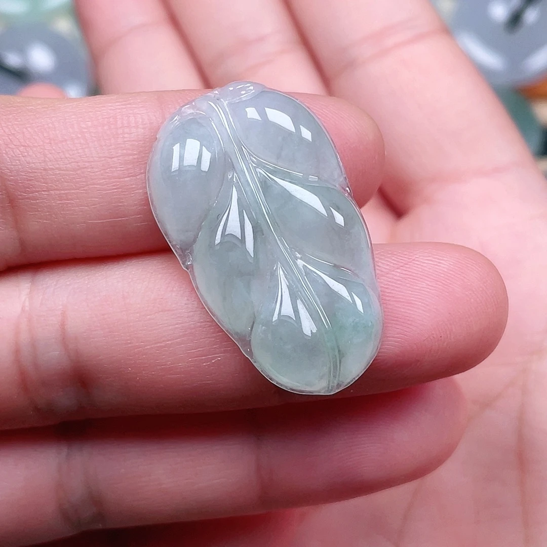 翡翠未镶嵌颈饰叶子