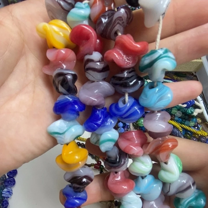 琉璃颈饰中号彩色妞妞