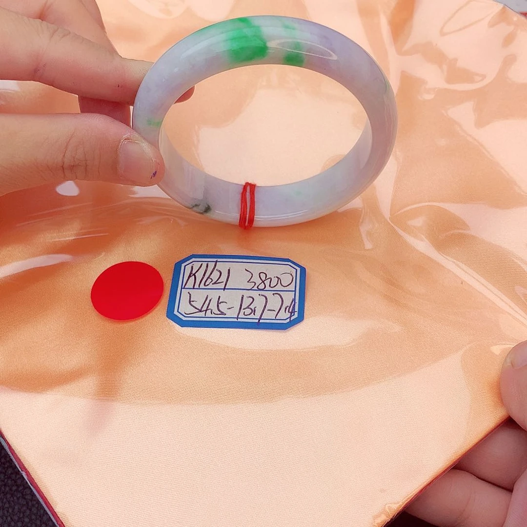 翡翠手镯足铂镶嵌我