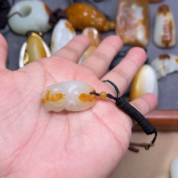 颈饰未镶嵌和田玉