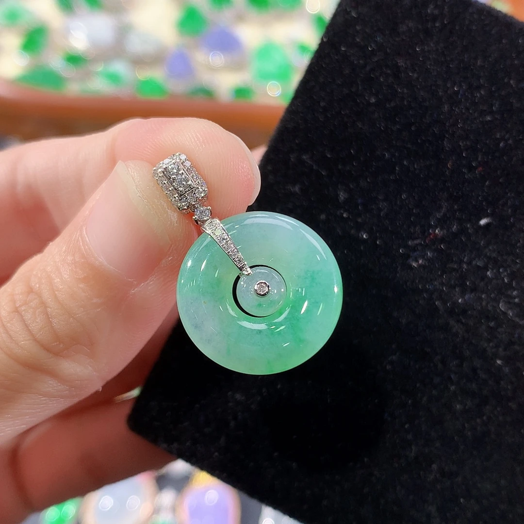 翡翠18K金镶嵌颈饰