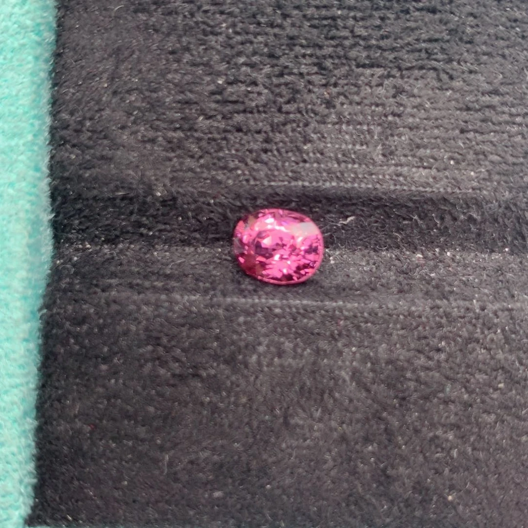 尖晶石裸石未镶嵌2.18ct粉紫色