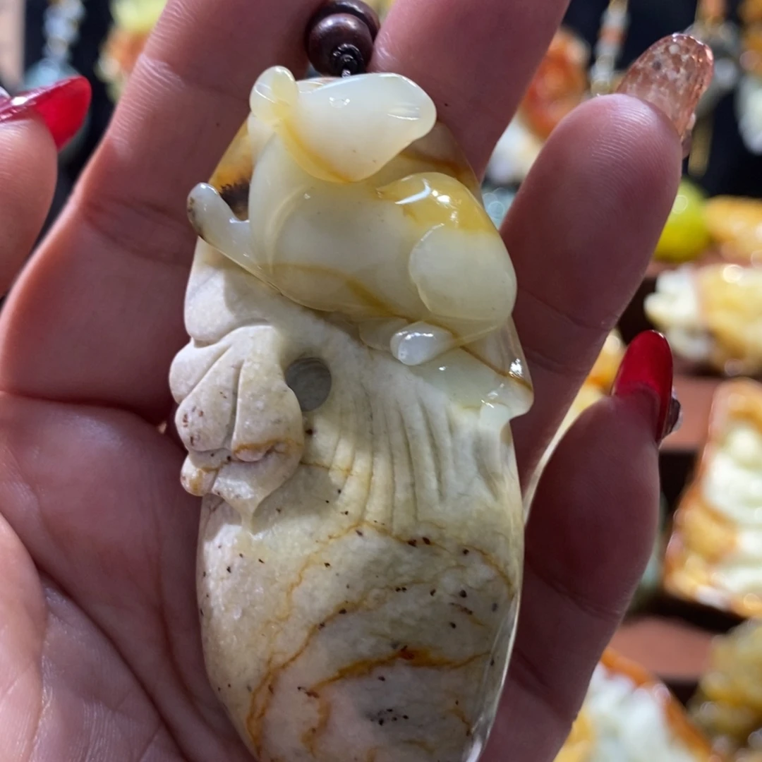 蛇纹石玉颈饰未镶嵌