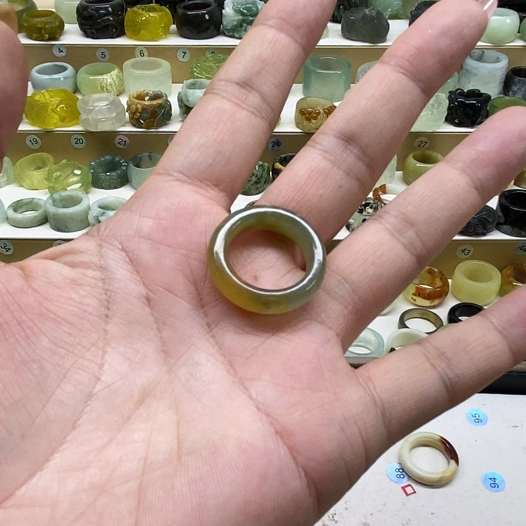 ****狐岫玉未镶嵌天然玉石戒指