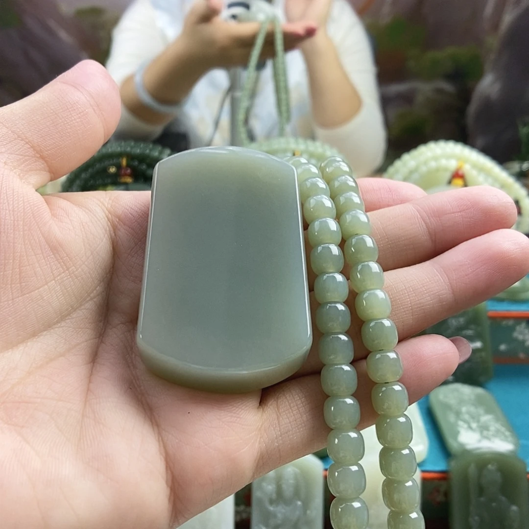 和田玉未镶嵌颈饰新疆山料无事牌