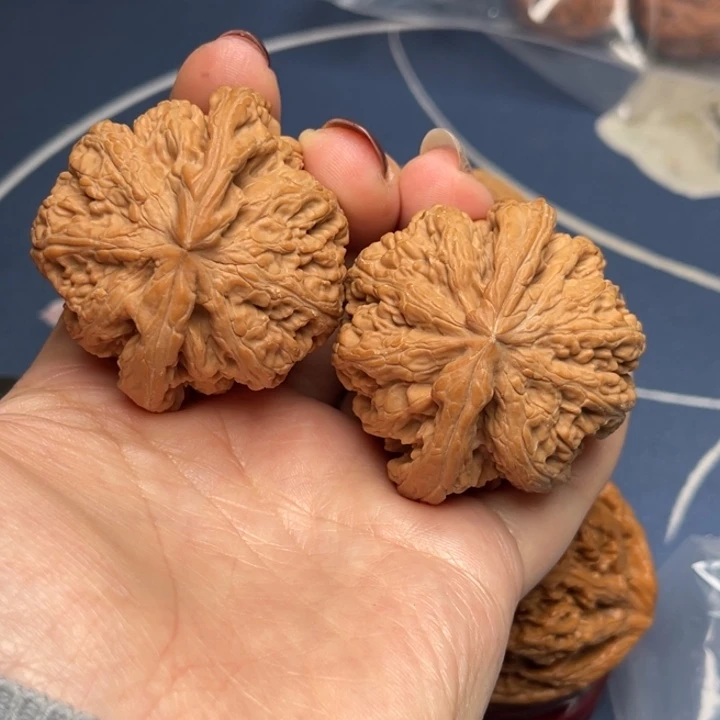 文玩核桃把件郭**?粗筋46