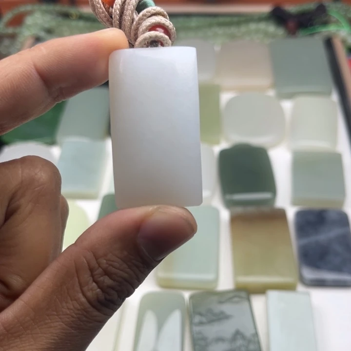 和田玉（糖玉）未镶嵌颈饰