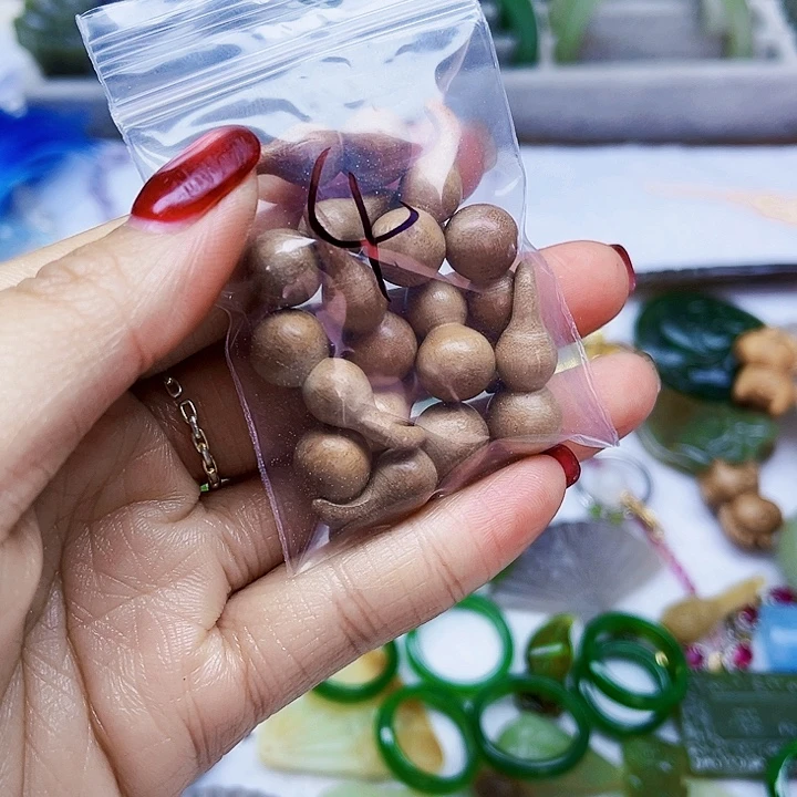 玩***玩和田玉（糖玉）未镶嵌珠宝半成品