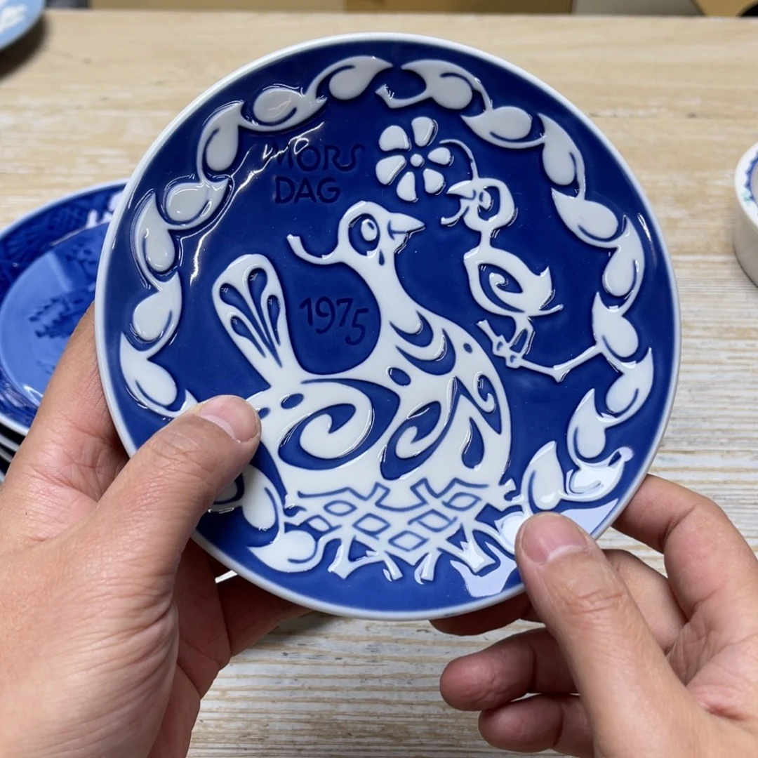 瓷片R****k密密麻麻地排列着