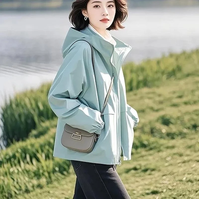 设计感冲锋衣连帽外套女2025春秋新款休闲百搭户外运动防晒短上衣