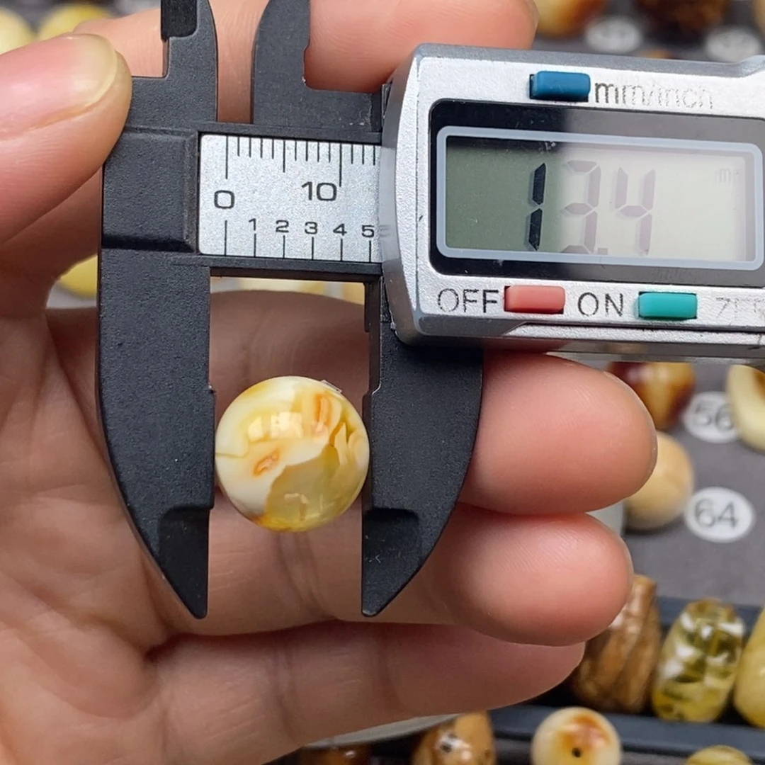 蜜蜡珠宝奇石未镶嵌